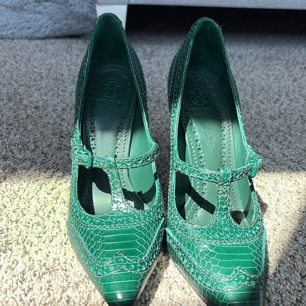 😍Authentic Tory Burch Green Brogue Python Embossed Leather Everly Pumps 😍